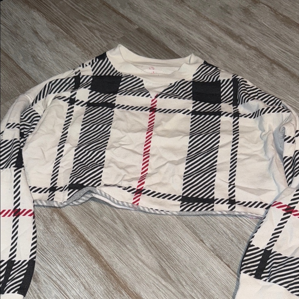 Colsie Black and White Cropped Boxy Sweatshirt